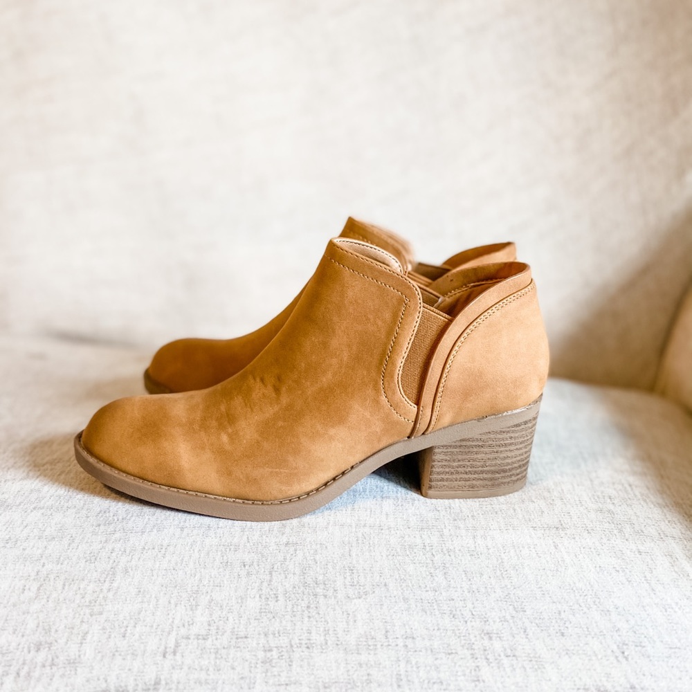 Brand new Chelsea bootie, size 7